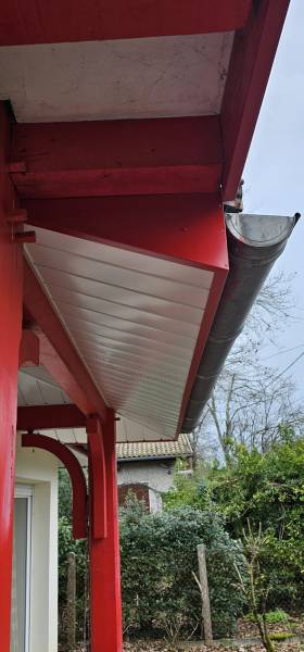 Un expert pour la pose de sous-face, bandeaux et têtes de panne d’une maison à Gujan-Mestras