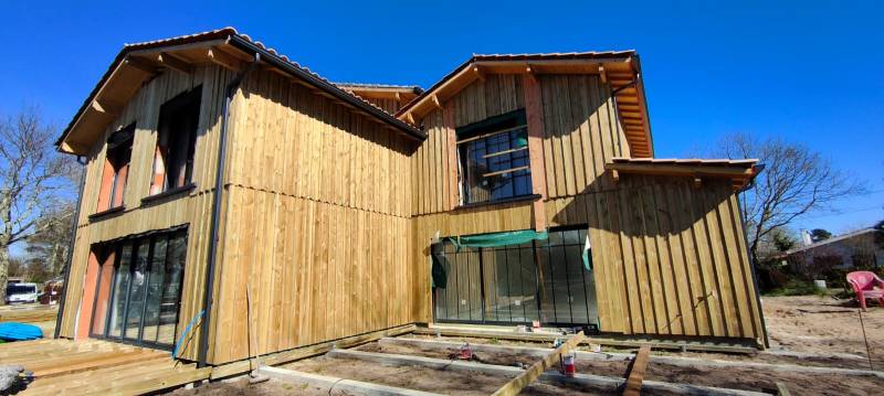 Gouttières Niagara N325, de descentes 60x80 et d’un appui de fenêtre bleu ardoise par AGB à Cazaux