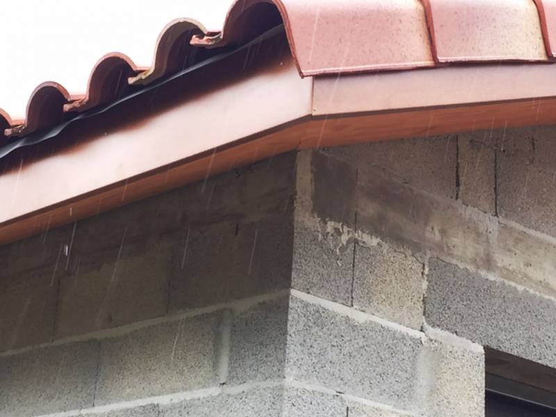 Pose de bandeaux sur une construction neuve à Commensacq