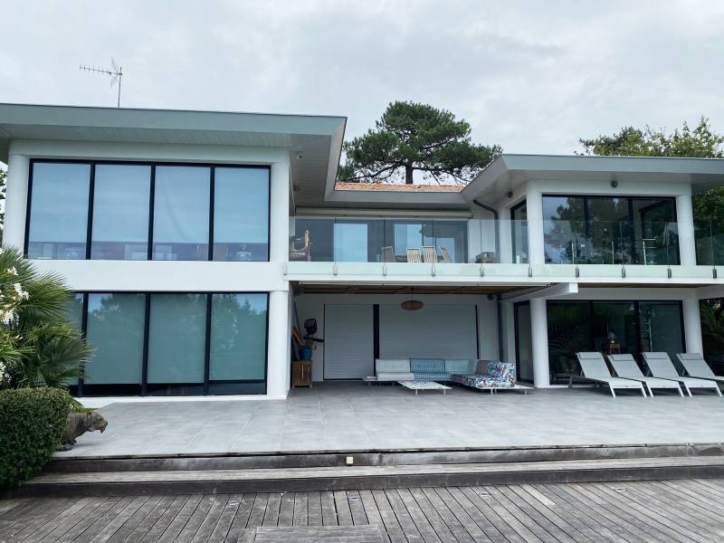 Quel matériau choisir pour les sous-faces d’une maison d’architecte située à La Teste de Buch ?