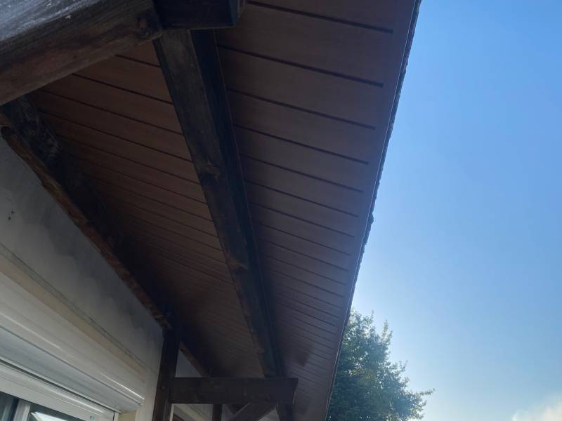 Habillage en aluminium chêne doré sur une maison située à Mimizan