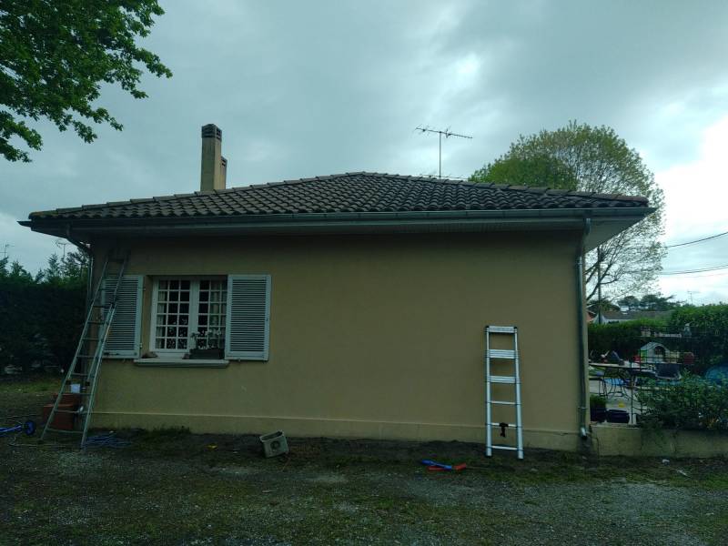 Gouttière et d’une descente en zinc par AGB à Biscarrosse