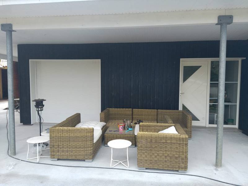 Réalisation d’un habillage de tableaux en aluminium blanc par AGB