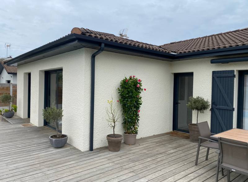 Tuyau de descente Alu Gouttières Bisca près de Pontenx-les-Forges