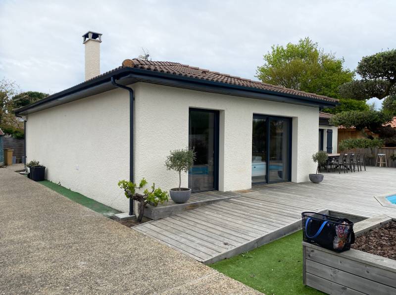 Sous-face en aluminium bleu anthracite pour maison à La Teste-de-Buch