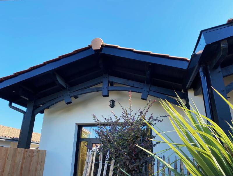 Réalisation et pose de gouttières San Marco noires à Gujan-Mestras