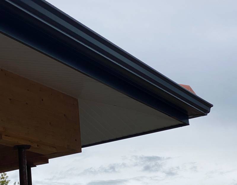 Installation de gouttières alu sur-mesure à Mios