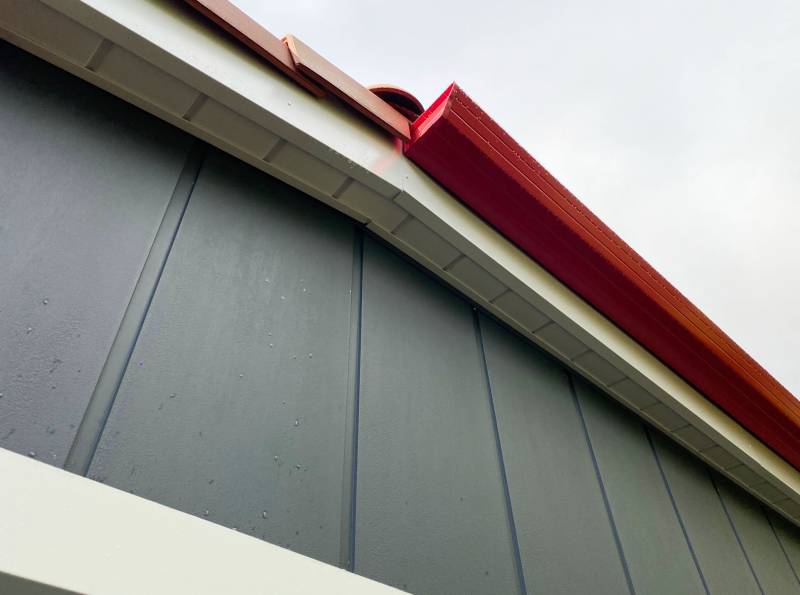 Installation de sous-faces de couleur blanche pour cette maison située à Parentis-en-Born