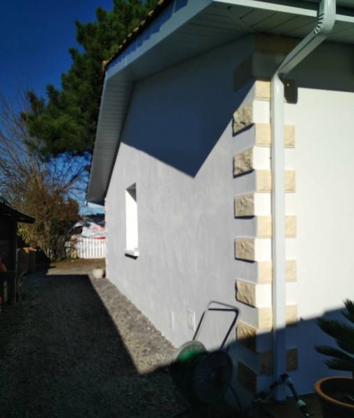 Habillage des débords de toiture en aluminium blanc par la société Alu Gouttières Bisca à Cazaux