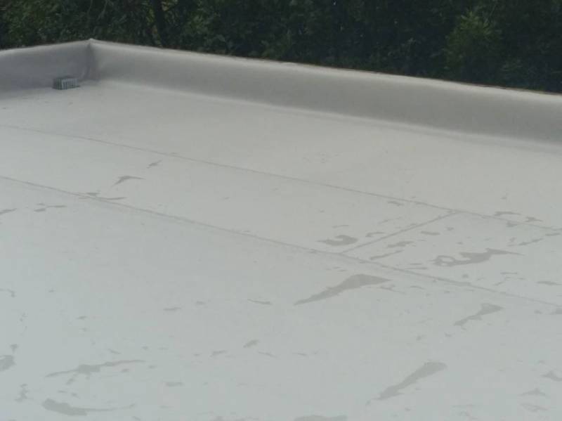 La société Alu Gouttières Bisca a réalisé l'étanchéité de ce toit-terrasse sur la commune de Talence