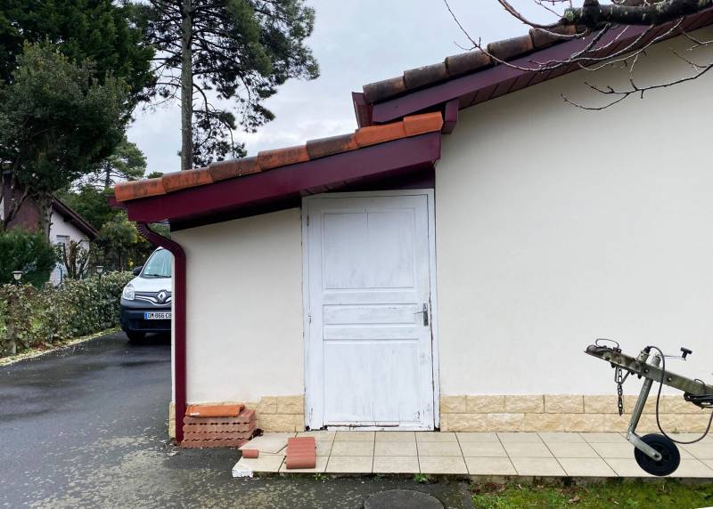 Rénovation de façade par le changement des gouttières par la société Alu Gouttières Bisca