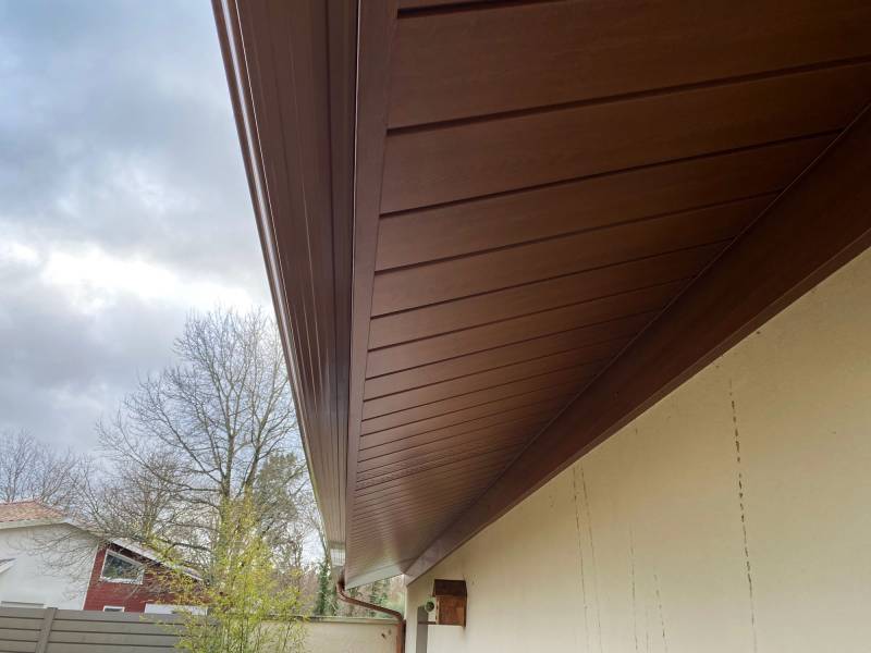 Harmonie des couleurs entre les gouttières et l'existant pour cette rénovation située sur la commune de Parentis-en-Born