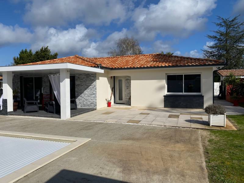 Installation de gouttière pour une maison située à Gujan-Mestras