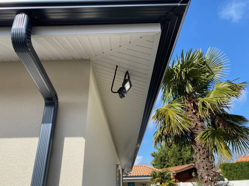 Installation de gouttière de type corniche  à Gujan-Mestras