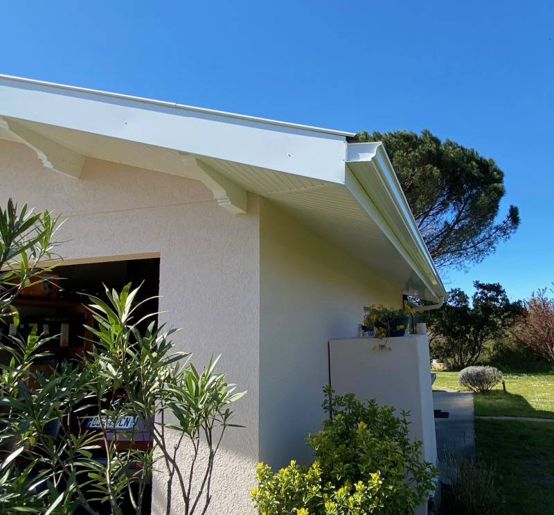 Rénovation des débords de toiture avec du PVC à Mimizan