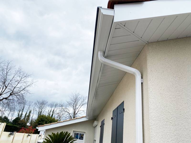 Installation par des experts de gouttières type 