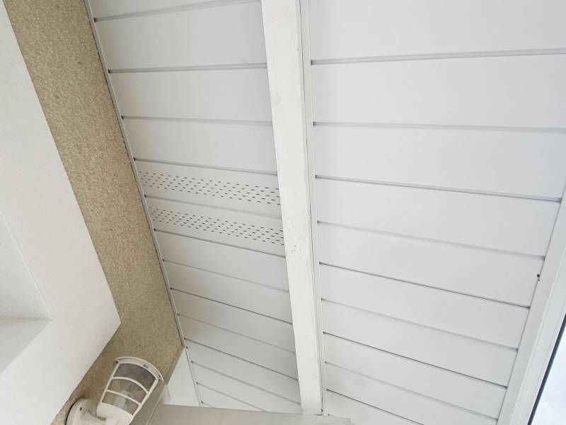 Changement des sous-face en aluminium blanc pour cette maison située à Biscarrosse