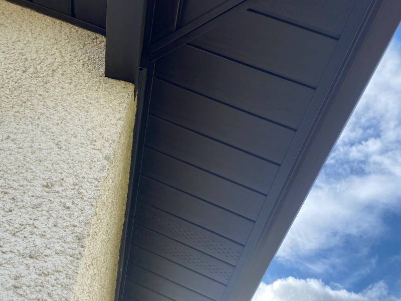 Sous-faces en aluminium d'une maison située à Gujan-Mestras