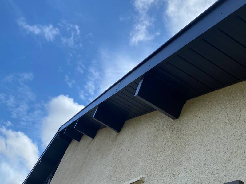 Rénovation des sous-faces en aluminium sur une maison située aux alentours de Gujan-Mestras