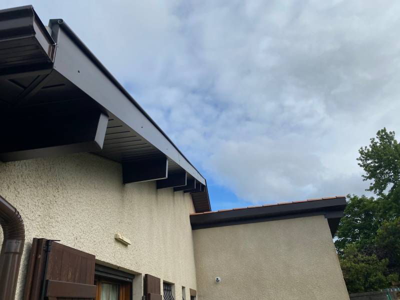 Comment entretenir les sous-faces de sa maison située à Gujan-Mestras