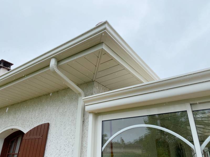 Installation sur-mesure des sous-faces en aluminium à Salles