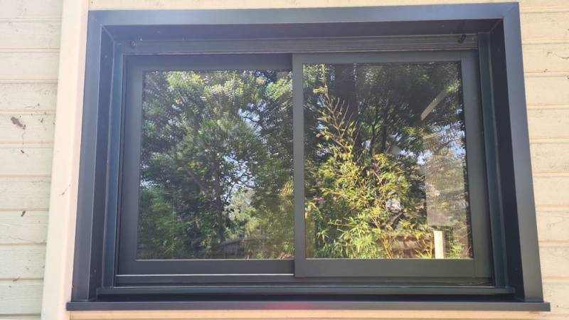 Réalisation d'appui fenêtre en aluminium gris anthracite à Biscarrosse