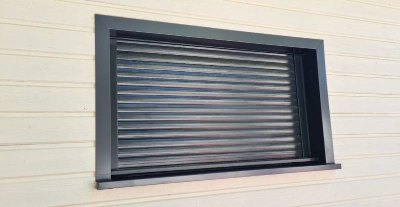 Habillage de menuiseries en aluminium laqué gris anthracite au Golf de Biscarrosse