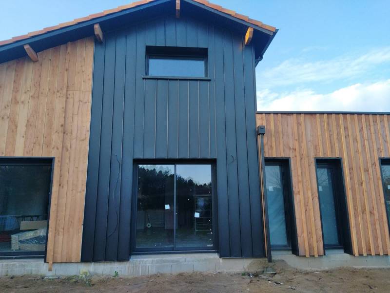 Boite à eau en aluminium pour le toit d'une maison