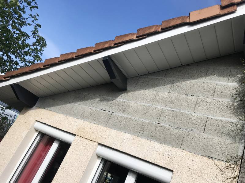 Changement des sous-face en lambris blanc au Barp