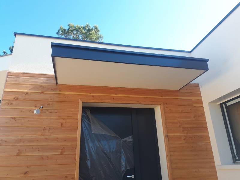 Création d'habillage en aluminium gris anthracite pour des résidences neuves à Biscarrosse dans le nord des Landes