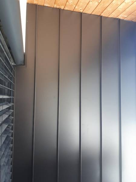 Bardage aluminium en joint debout d'une façade à Pontenx-les-Forges