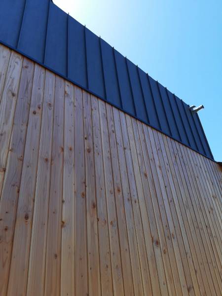 Technique du joint-debout parfaitement réalisé par les professionnels de l'entreprise Alu Gouttières Bisca