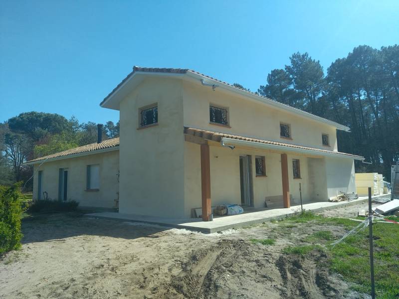 faire poser des lambris PVC, de bandeaux aluminium et de gouttières G300 B3