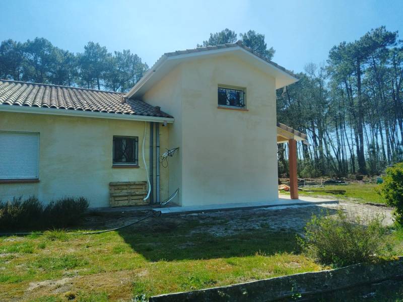 des lambris PVC, de bandeaux aluminium et de gouttières G300 B3 sur votre maison aux alentours  d'Ychoux