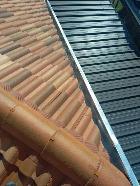 Comment installer des chéneaux et des gouttières en zinc près d’Orx