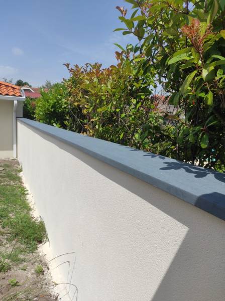 Couvertines en continue couleur gris antique chantier à Biscarrosse par Alu Gouttières Bisca