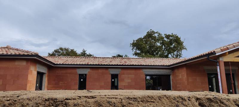 Installation de gouttières Niagara 325 sur mesure pour ma maison près d'Orx