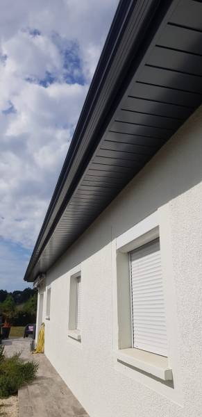 Lambris alu et des gouttières Niagara bleu ardoise pas chers à Biscarrosse