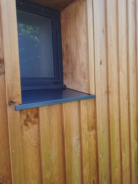 Réalisation d'appuis fenêtre en aluminium de couleur gris anthracite dans le nord des Landes