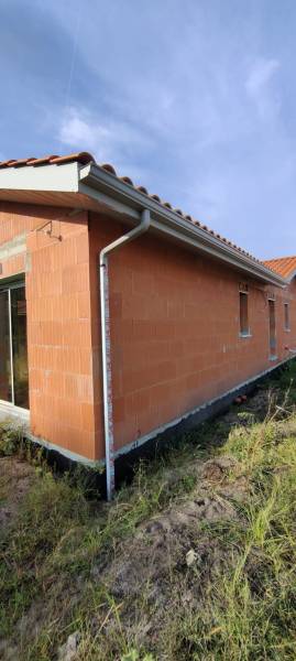 Trouver des gouttières gris perle durables DAL'ALU de qualité à Saint-Pierre-du-Mont