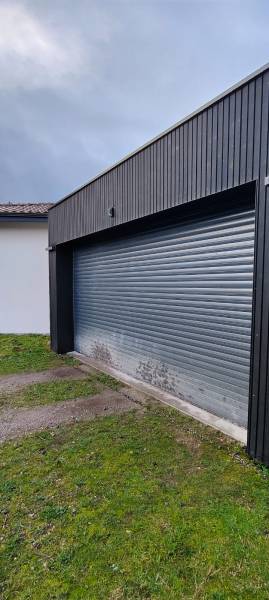 Pose d'un habillage d'encadrement de portes NG18 près de Parentis-en-Born