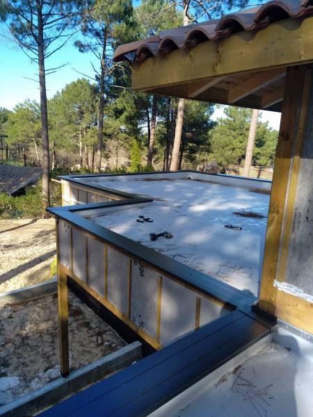 Pose de couvertine en continu de couleur noir graphite