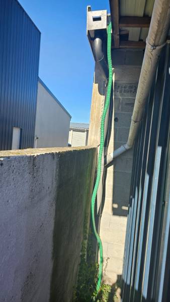 Trouver des chénaux de qualité, une boîte à eaux noir graphite et des descentes D'un diamètre de 100 mm à Biganos 