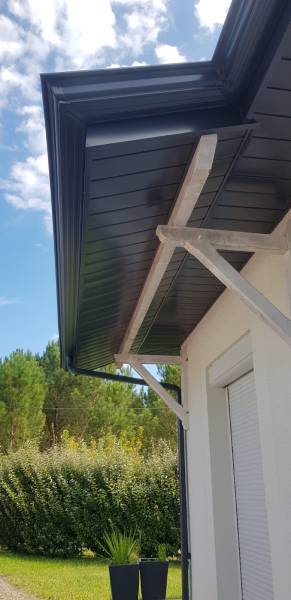 Lambris alu et des gouttières Niagara bleu ardoise sur-mesure et de qualité à Biscarrosse