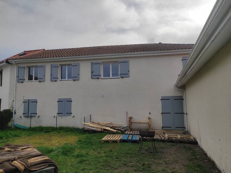 Pourquoi opter pour du lambris PVC et un habillage bandeaux blanc pour améliorer l’esthétique de vos extérieurs à Trensacq