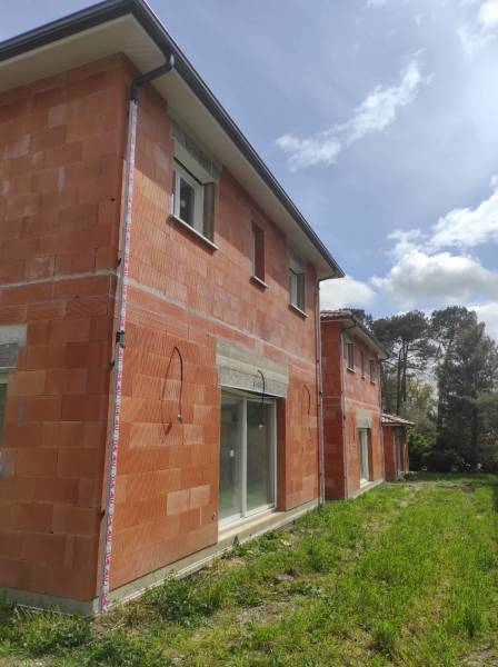 Gouttières Niagara en bleu ardoise avec descentes 60x80 par Alu Gouttières Biscaà Canéjan