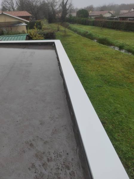 Couvertines mécaniques de qualité, boîtes à eau et descentes blanches contre les eaux pluviales à Saint-Paul-lès-Dax