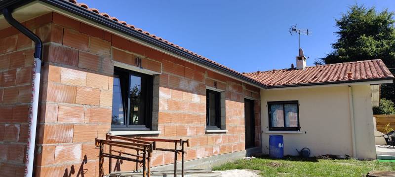 Installer efficacement des gouttières Niagara bleu ardoise de qualité à Orx