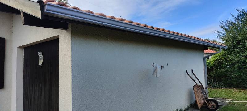 Gouttières N325 et descentes 60 x 80 cuivrées par Alu Gouttières Bisca à Saint-Pierre-du-Mont