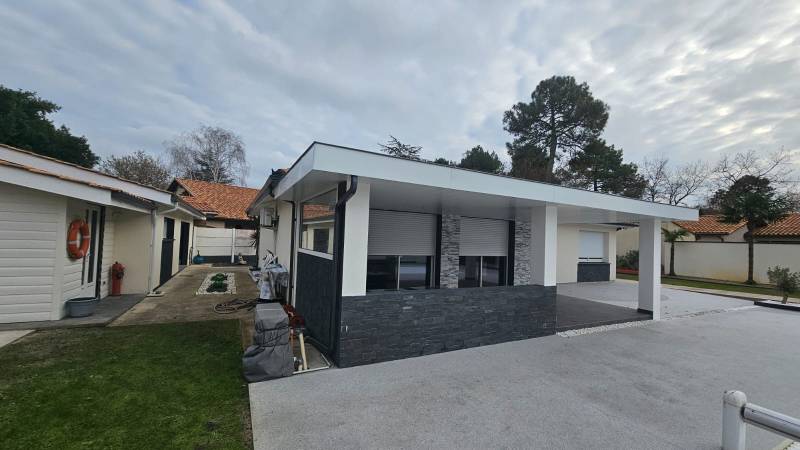 Bandeaux et lambris blancs avec des gouttières N325  bleu ardoise pour votre maison à Gujan-Mestras